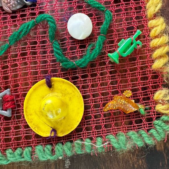 16 Piece Cracker Jack‎ Odds & Ends Bubble Gum Vending Prize Collage VINTAGE - Picture 2 of 13